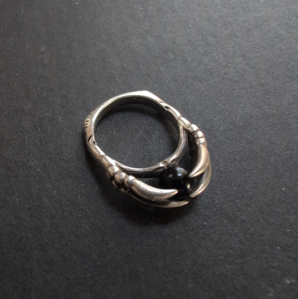 Verameat Claw Ring